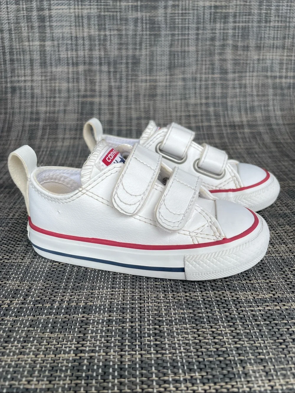 Converse Toddler Chuck Taylor All Star 2V leather sneakers Easy-On Shoes size 5